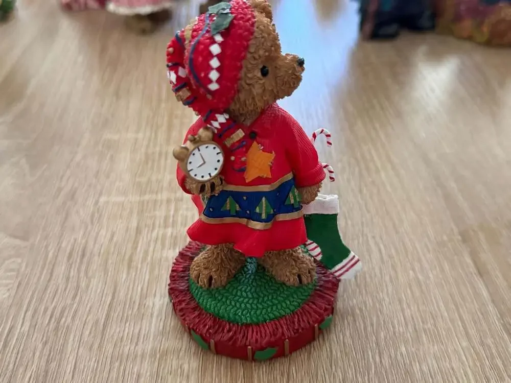 Home Interiors Kuddles Korner 2002 December Christmas Bear Figurine